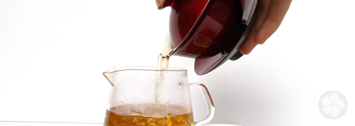 decanting from a gaiwan after a short infusion to better control release of flavor