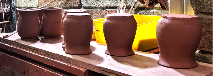 these dark clay servers are called 'stoneware' in English, but might be called 'porcelain' in Chinese.